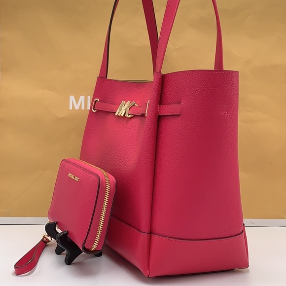 MICHAEL KORS
Reed Large Leather Belted Tote
Shoulder Bag
&multifunctional wallet - Picture 4 of 16